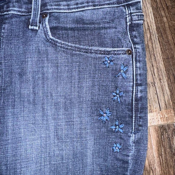 Levi's Women's Embroidered Mid Rise Skinny Jeans 31 - Picture 2 of 4